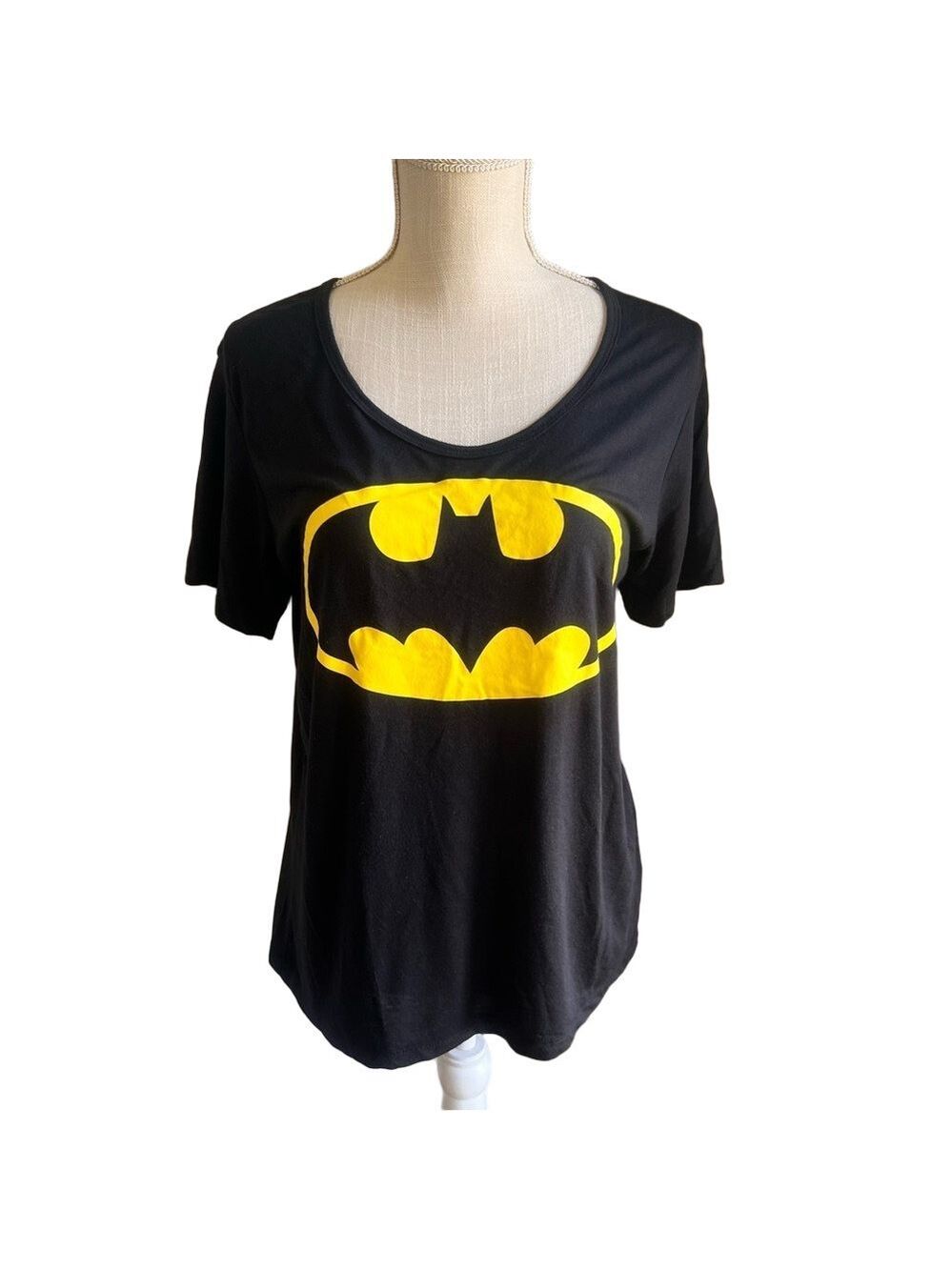 DC Comics Women's Batman with Attached Cape Tee Size M SKU#S2486